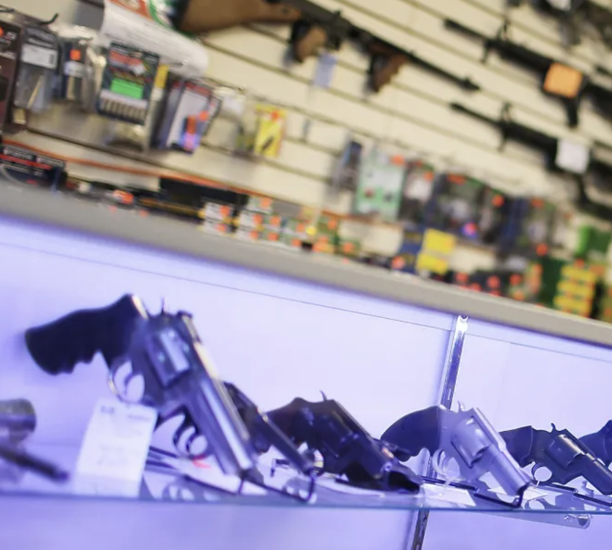 美国这些新法将于2025年生效！有关人工智能、堕胎、最低工资等